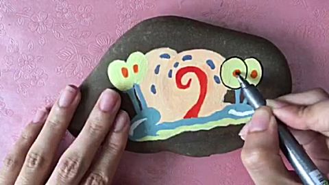 教你如何用 b>石头 /b>画蜗牛 b>手绘 /b>彩石 b>视频 /b>教程