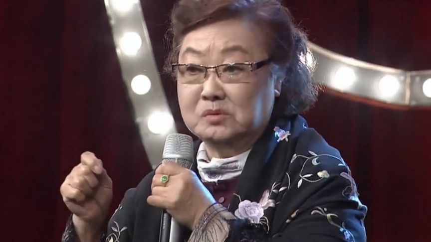 郭兰英现场教育高音技巧,主持人尝试笑料百出,谁看谁笑丨影云人民科技