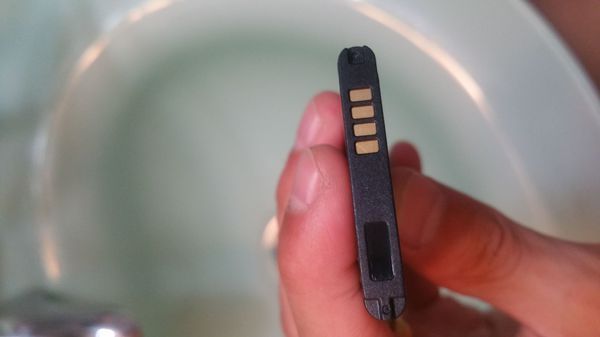 三星NOTE4电池辨别真伪~ 在朋友那里买了一