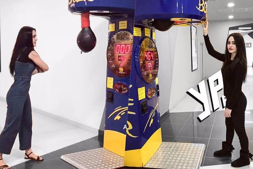 俄罗斯拳击女孩对战训练及拳力测力器测试