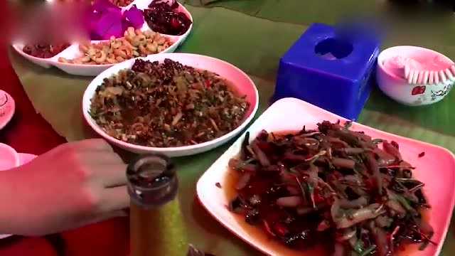 东南亚风情园—前一秒是杀猪小哥哥,后一秒是跳孔雀舞的小姐姐