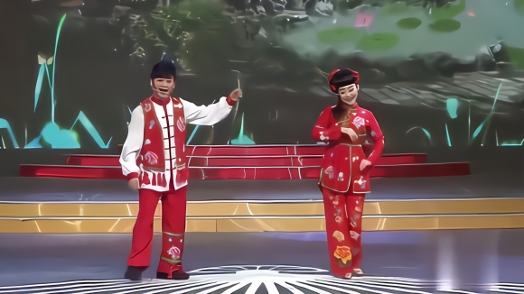二人转界金童玉女唱《锯大缸》,夫妻不愧是二人转大赛金奖得主
