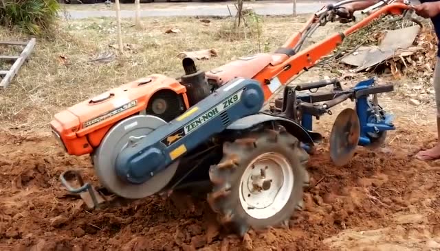 手扶拖拉机改装旋耕机,速度慢效果还不好,不如普通旋耕机!