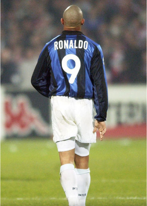 当年罗纳尔多为什么只在巴萨踢了一年就转会国
