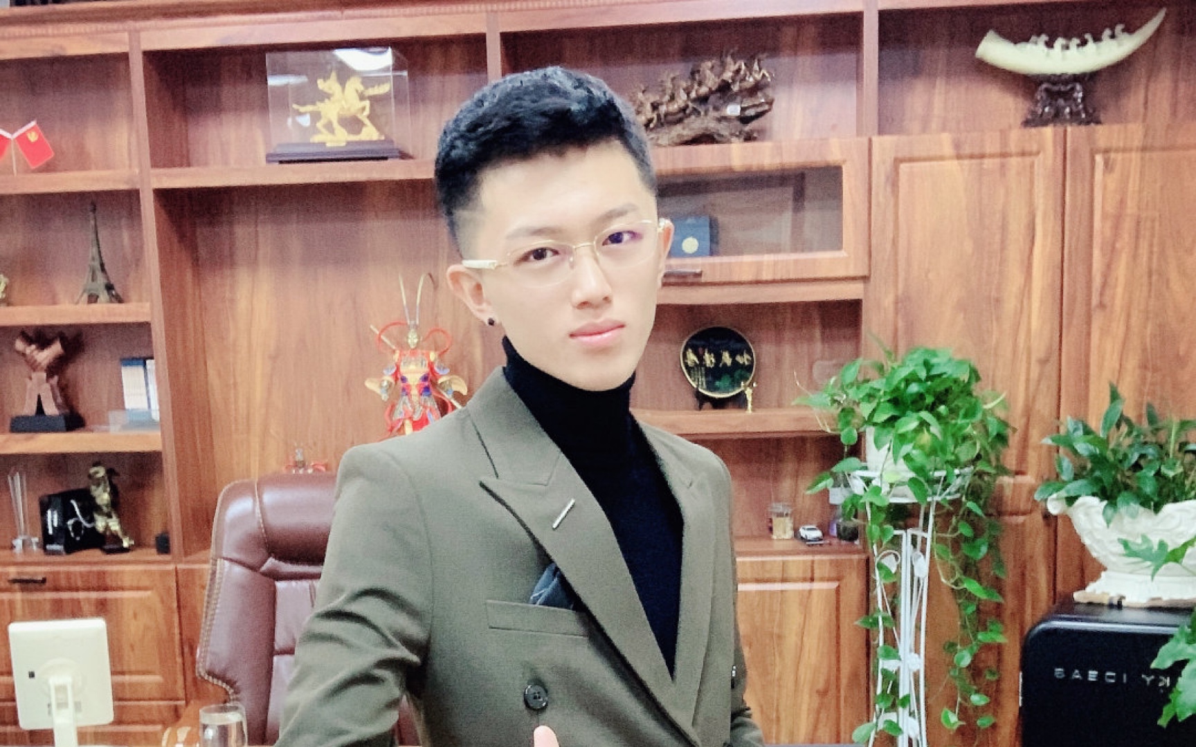 正规军 b>牌牌琦小伊伊/b>社会摇 文艺复兴 经典重温 摇摆这块无人