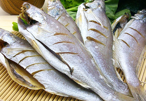 鱼干长蛆了洗干净晒干.还能吃吗