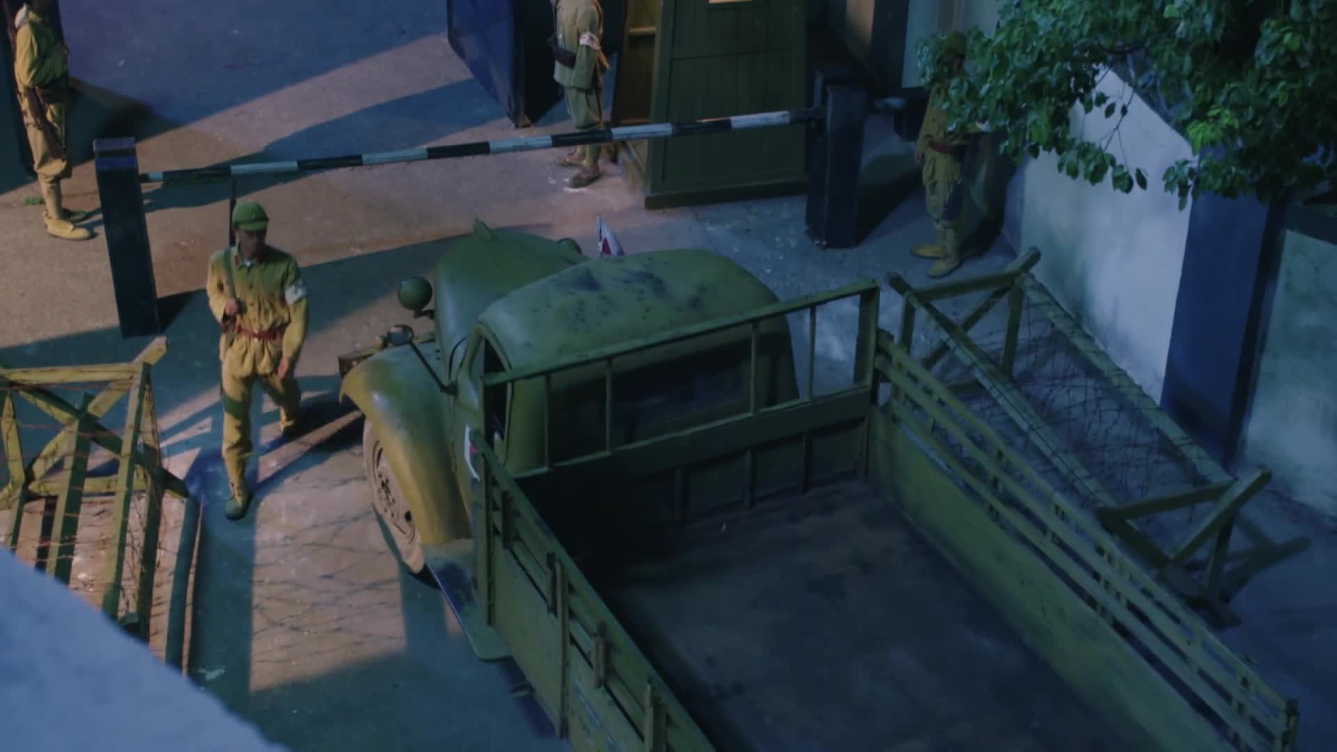 《烈火刀锋》小昆哥装死蒙混过关 最危险的就是最安全的