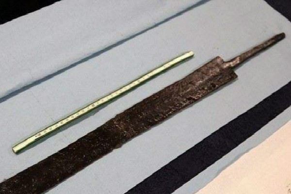 秦始皇墓中出土的古剑上有近代才掌握的铬盐技术,这说明什么?