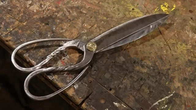 废旧 汽车钢板弹簧改造做成巨型剪刀,这动手能力真厉害!