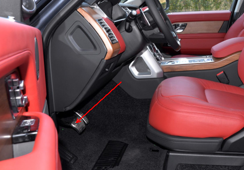 开启的具体操作步骤如下: 一,打开路虎揽胜的驾驶室这边的车门