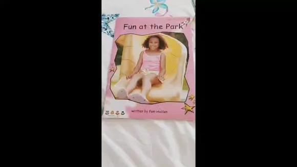 [图]经典英语绘本:红火箭-Fun at the park