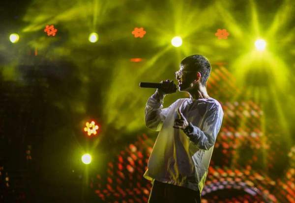 王北车再唱陷阱,在现场的观众主持人是何反应?