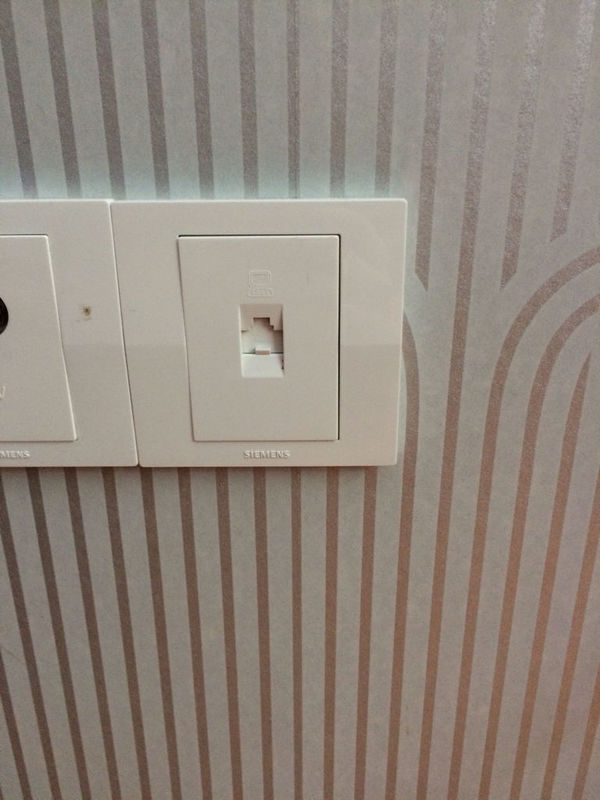 墙上的网线接口好像坏了应该找谁来修?