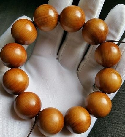 有可能是崖柏手串材质为侧柏,没香味可能是杉木或红豆杉, 崖柏手串