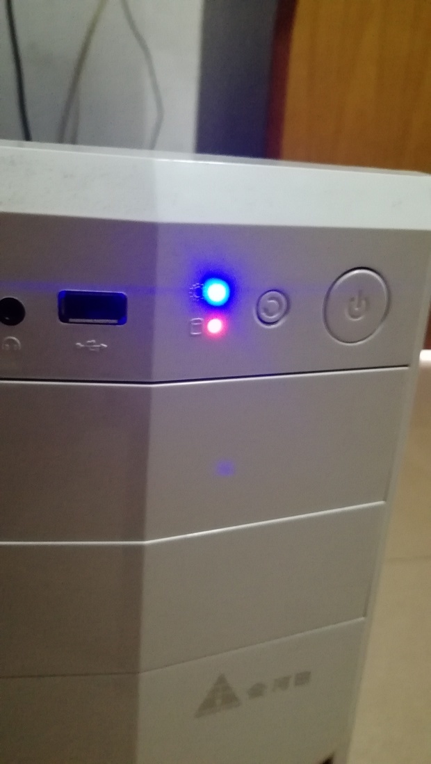 电脑开机显示屏无信号