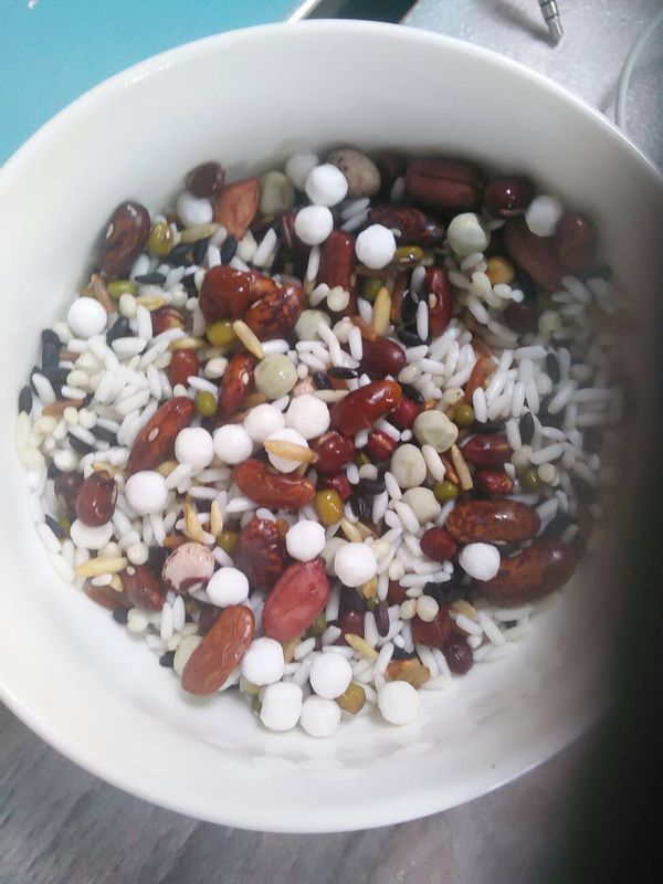 这八宝粥里面圆圆白色的是什么?