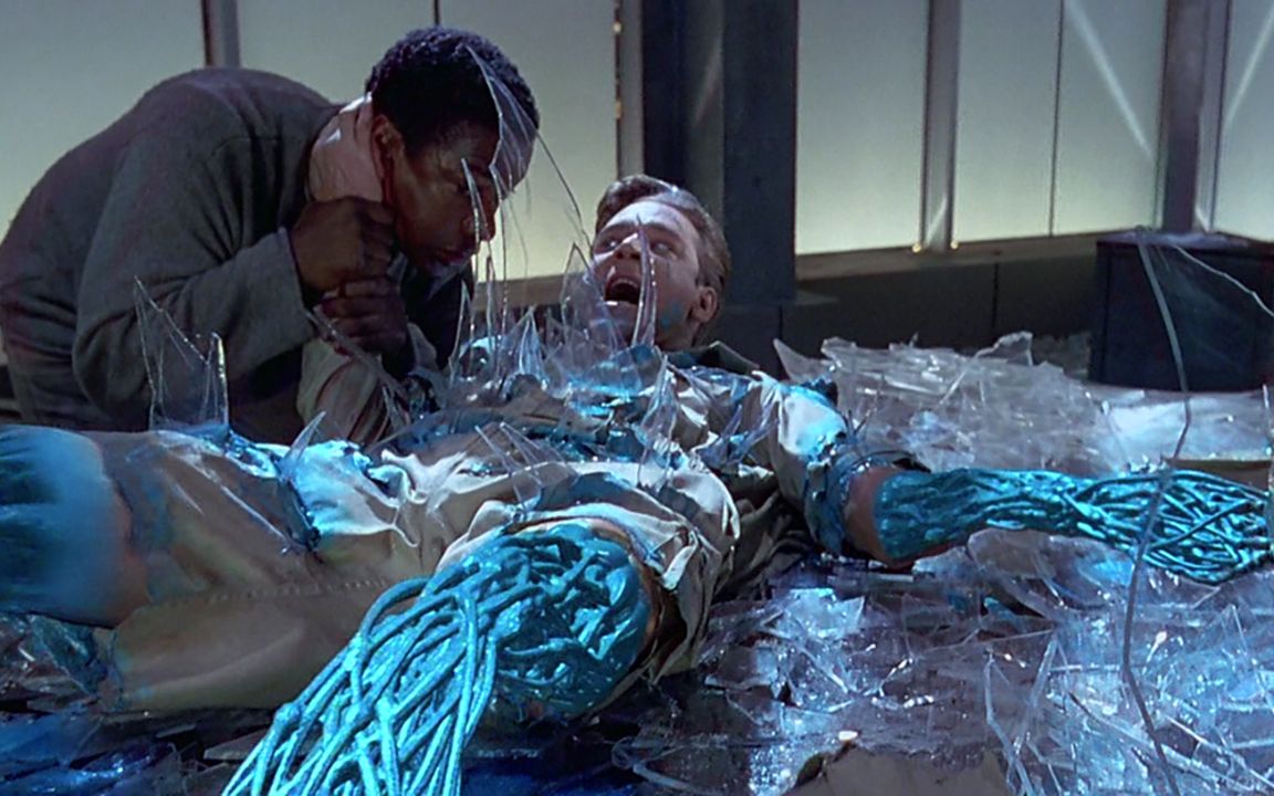 【科幻5分钟】 电脑程序获得不灭躯体,受伤后直接用玻璃自我修复!速.