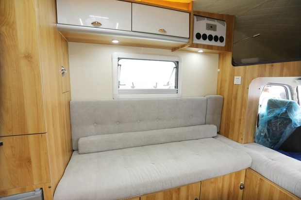 10万出头的北汽黑豹c型房车,两张大床可睡4人,厨卫齐全