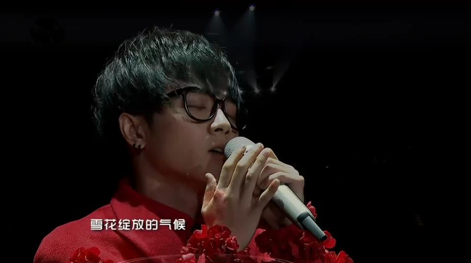 视频:快乐男声总决赛,华晨宇演唱《红豆》,当年的华晨宇好青涩啊