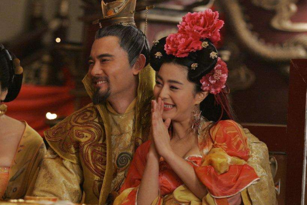 唐玄宗为什么要让杨玉环出家当道姑?