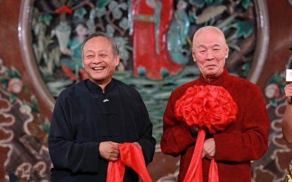 突发奇想— b>王谦祥李增瑞 /b>