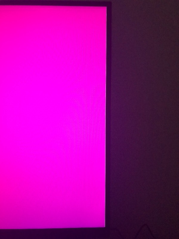 想问下刚买的dell显示器2k 144hz ,右侧有一条白