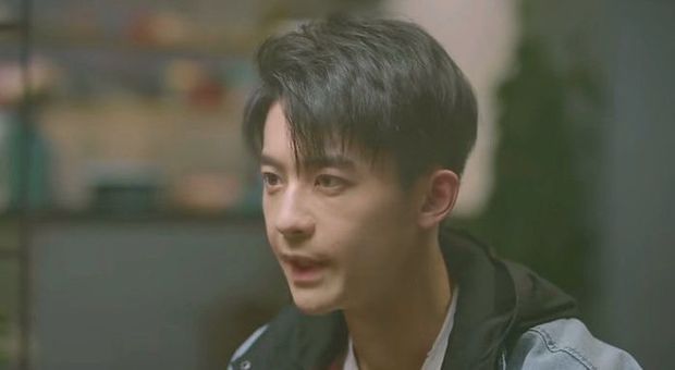 你怎么看待电视剧《我只喜欢你》中赵观潮的演技?