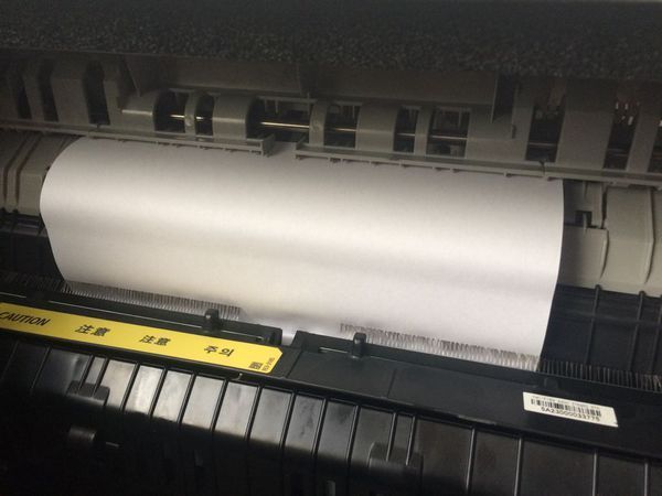 佳能2002g复印机,每次复印打印都卡纸,纸一到出纸口就会卡纸.