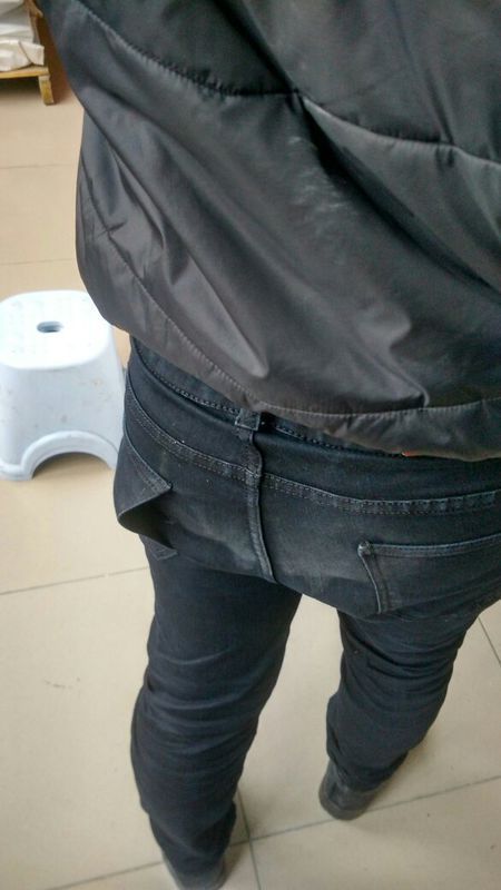 我在阿里巴巴买了条裤子,到时屁股后面左边的袋子边没缝线,但已经洗过