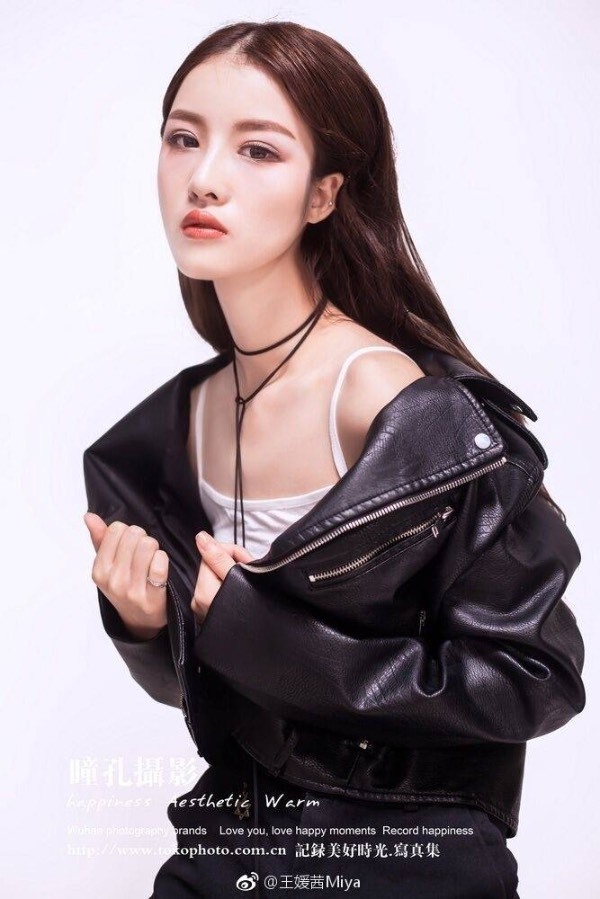 这个女孩的这张图片为什么网上总能看见?她叫什么?是模特还是演员?