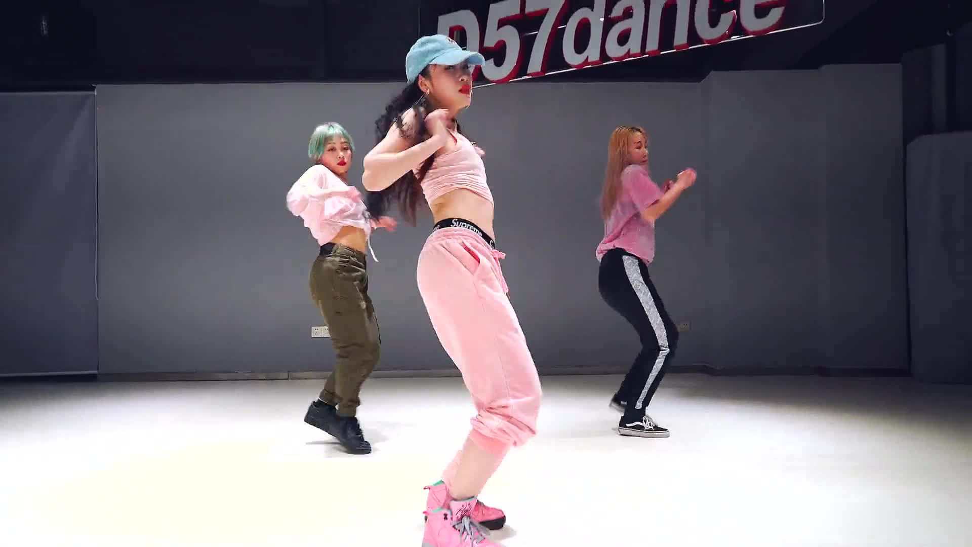 d舞区人气导 师dada最新编舞《me u》 舞蹈视频-美女性感热舞,这.