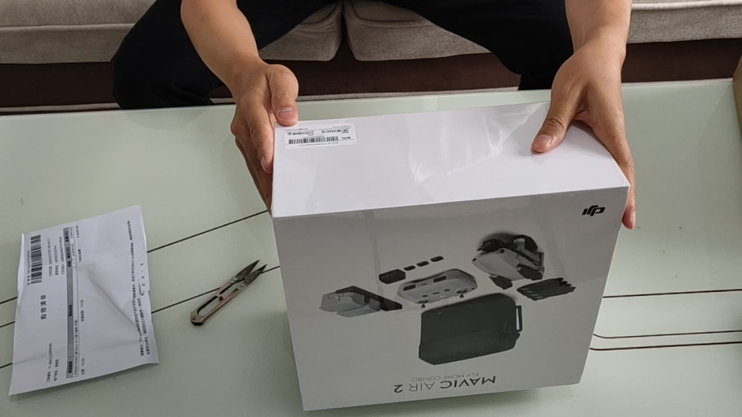 大疆御air2开箱.#开箱视频##大疆无