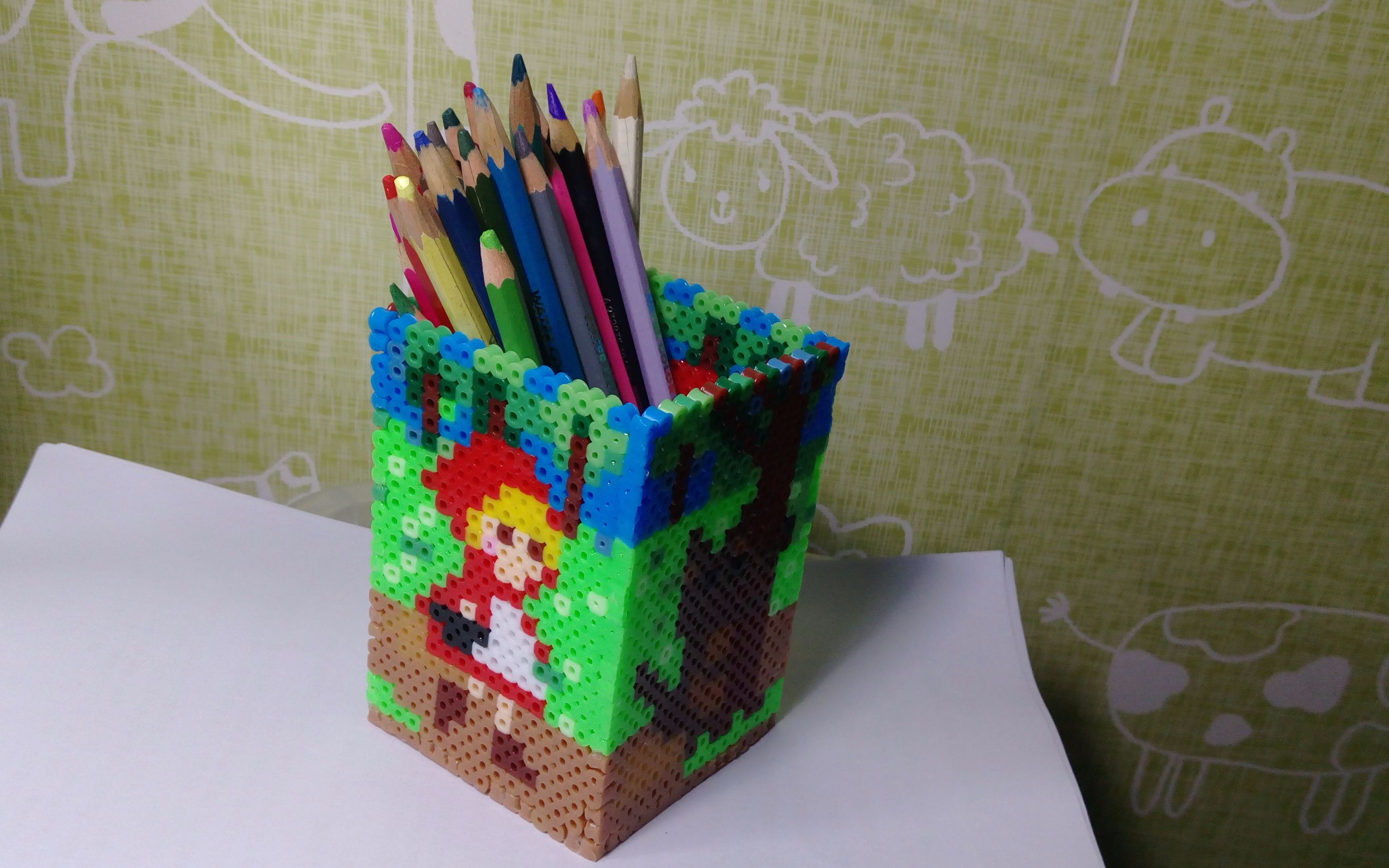 拼豆立体小红帽笔筒