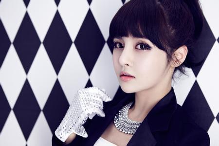 谁有t-ara组合中余宝蓝的高清黑色电脑壁纸没?