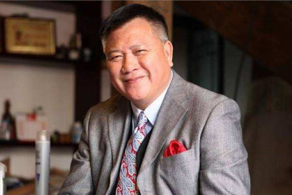 周润发与万梓良哪一个演黑帮大佬更贴切?