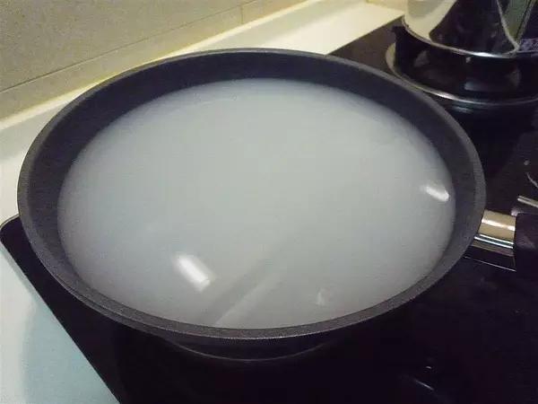 不粘锅需要开锅