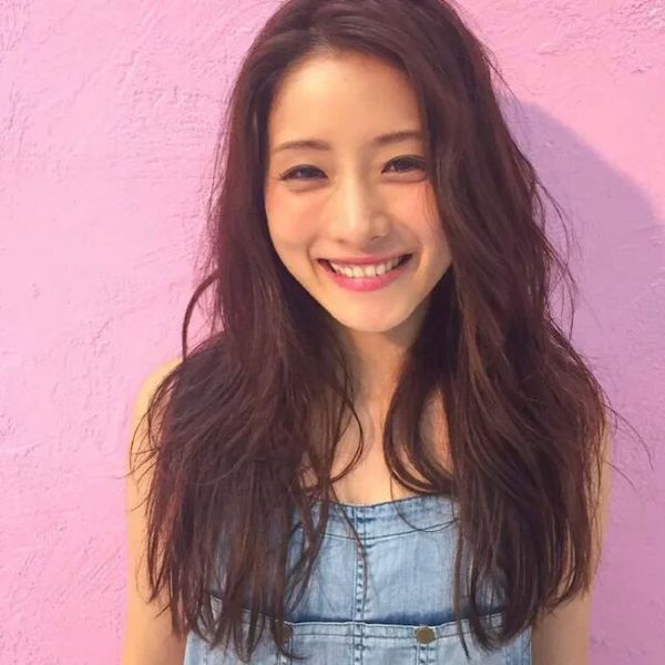 好像是一个日本女演员?