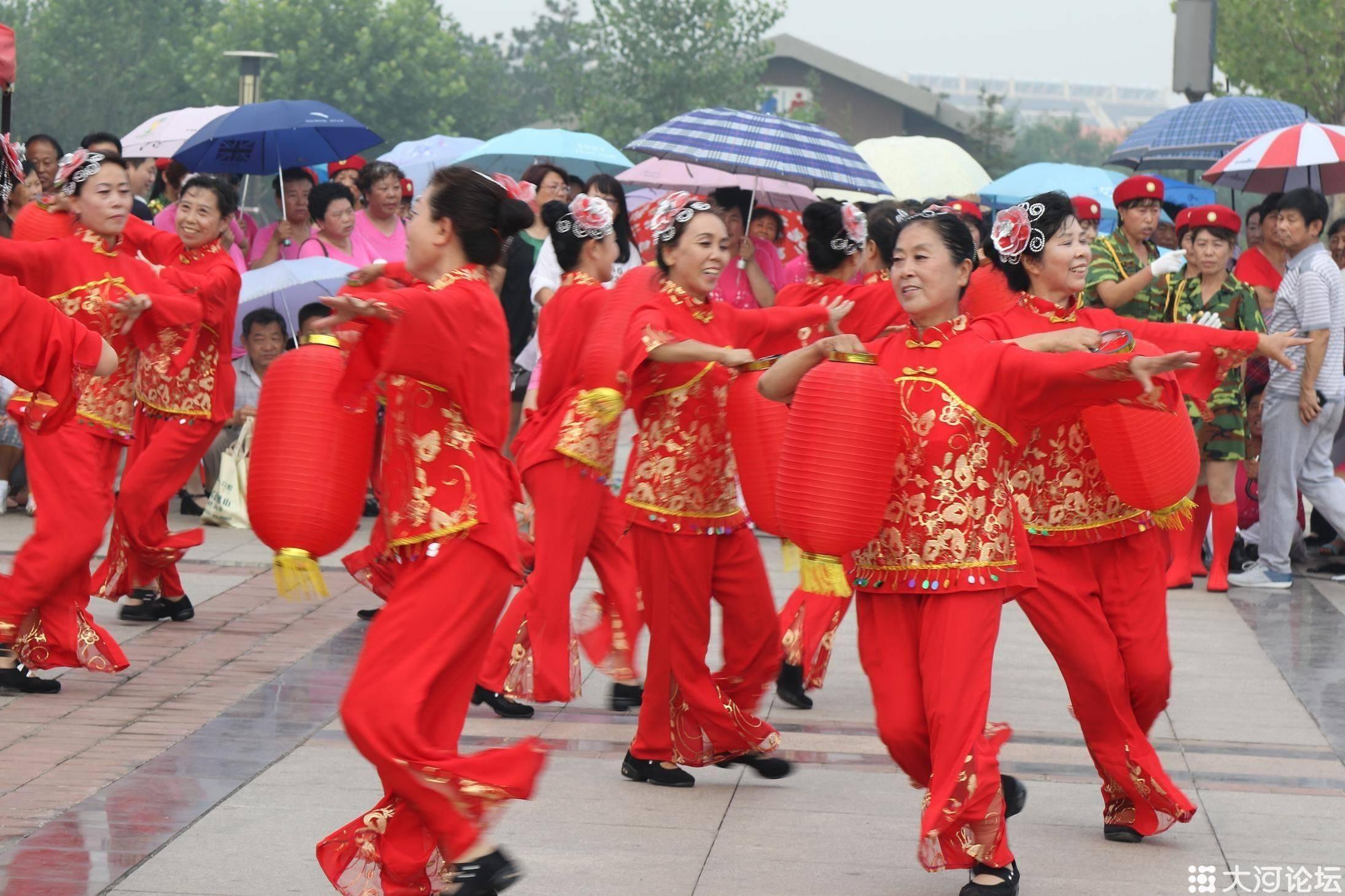 视频:广场舞《美丽中国梦》,跳的真好,太好看啦!