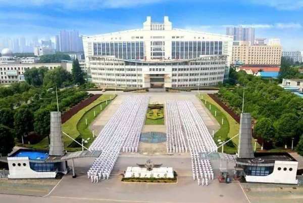 本科非211临床医学专业可以考研第二军医大学吗