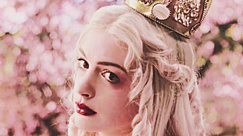 【爱丽丝 梦游仙境】 安妮·海瑟薇混剪,白皇后的美颜暴击,头戴皇冠的