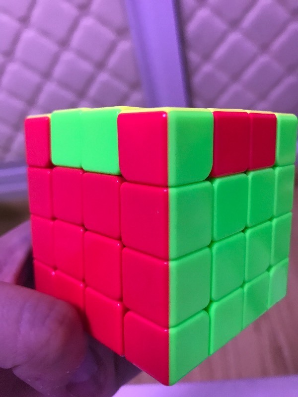 4阶魔方恢复最后一步时。顶层只有2个棱角错