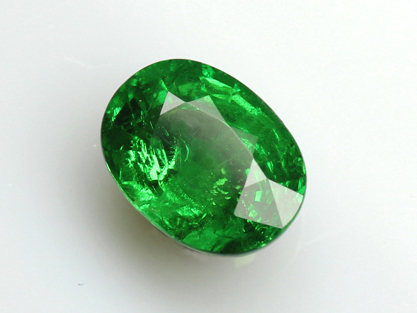 翠榴石和沙弗莱有什么区别?