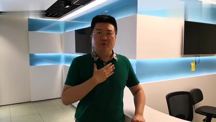  b>深圳卫视 /b>著名主持人洪涛为欧兰特教育送来祝福