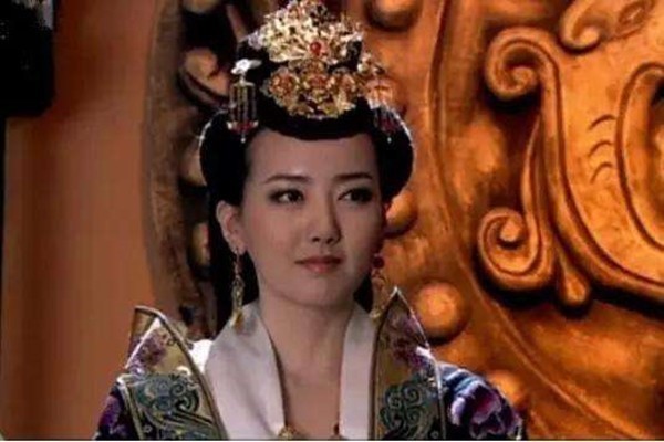 《独孤天下》杨丽华生前被父亲杀尽夫家,死后弟弟杀光后代,她为何这么