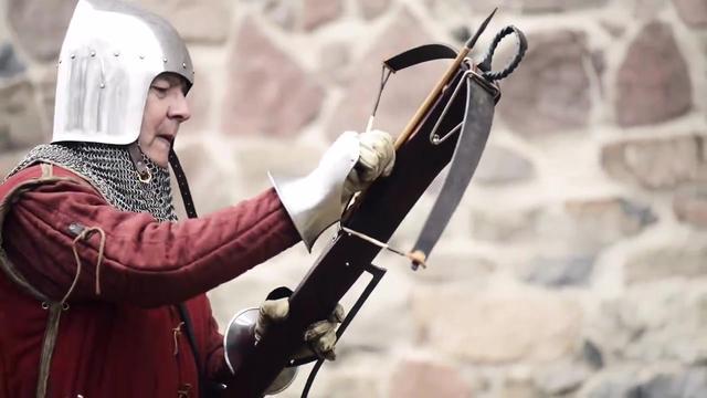 中世纪芬兰 弹簧钢弩 威力不小!