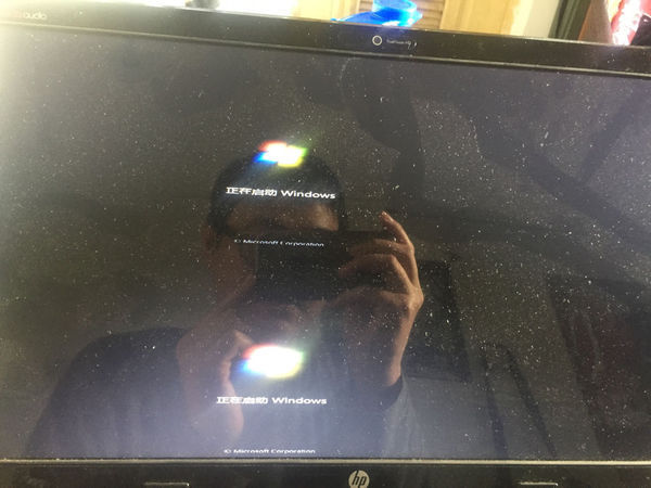 昨天电脑进水了 然后晾干。开机后屏幕模糊不