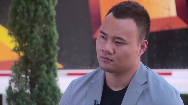 外媒采访中国第一个wwe摔跤手 王彬