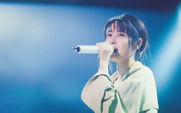 跪求坂井泉水的一张照片原图 下面放图