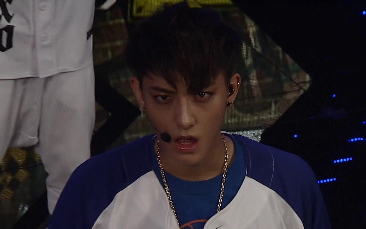 exo黄子韬出镜好黑哈哈咆哮一位打歌舞台 - growl(130825 sbs