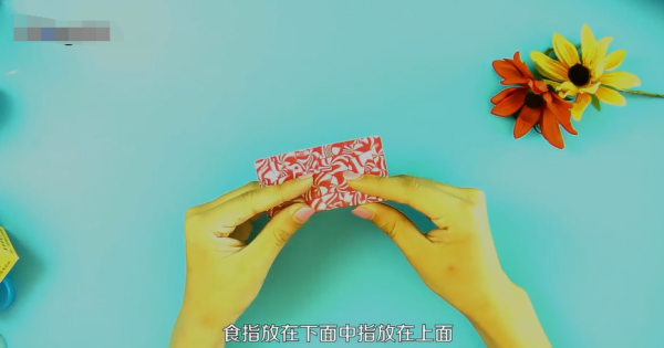 扑克牌绕身飞行是怎么弄的?